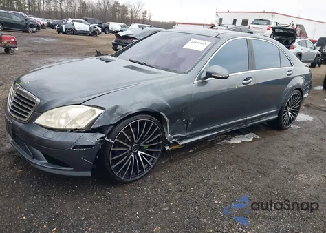 2008 Mercedes-Benz S 550 4Matic z USA, uszkodzony, nr VIN WDDNG86X48A175433